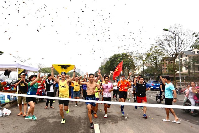 Runner Việt chạy 230,4km trong 24 giờ: 'Tôi đã chiến thắng được bản thân'   - Ảnh 1.