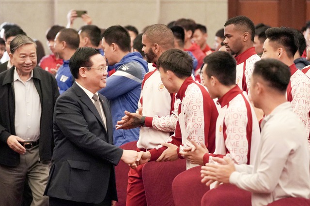 Chủ tịch Quốc hội Vương Đình Huệ thăm Trung tâm đào tạo bóng đá trẻ PVF - Ảnh 6.
