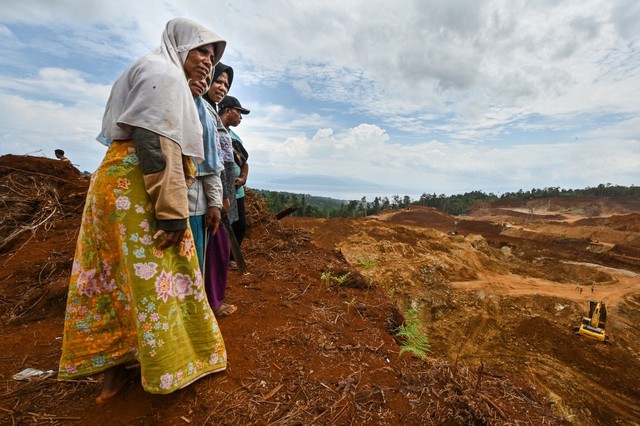Nông dân Indonesia quyết giữ đất trong cuộc bùng nổ khai thác niken - Ảnh 1.