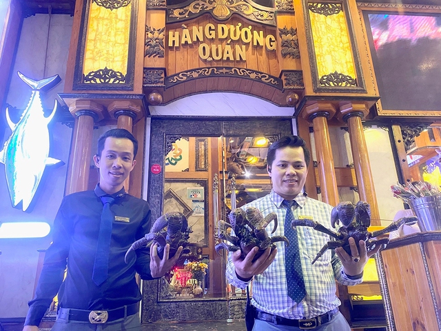Cua dừa độc, lạ được bán tại nhà hàng Hàng Dương Quán, quận 1