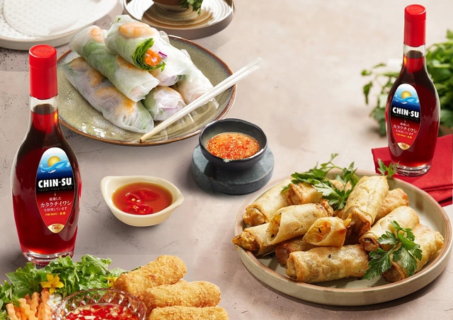 Bên cạnh hương vị tinh tế, đậm đà, thiết kế sang trọng của sản phẩm nước mắm Chin-su Cá Cơm Biển Đông cũng ghi điểm với nhiều thực khách
