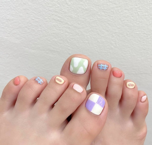 Quay về thập niên 90 với những mẫu nail họa tiết vui nhộn  - Ảnh 9.