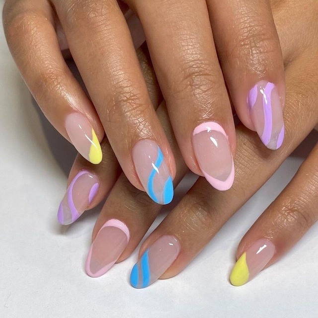 Quay về thập niên 90 với những mẫu nail họa tiết vui nhộn  - Ảnh 5.