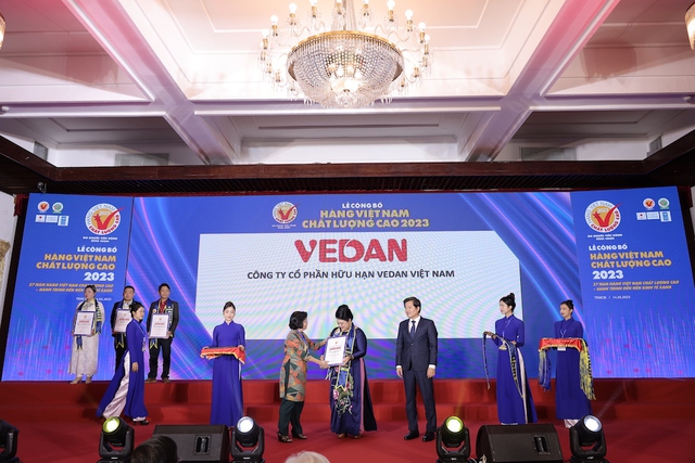 519 doanh nghiệp đạt chứng nhận hàng Việt Nam chất lượng cao năm 2023 - Ảnh 1.
