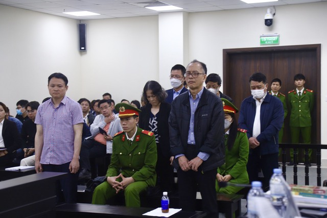 Cho vay sai trăm tỉ đồng, cựu giám đốc ngân hàng bị đề nghị 8-9 năm tù - Ảnh 1. Cho vay sai trăm tỉ đồng, cựu giám đốc ngân hàng bị đề nghị 8-9 năm tù - Ảnh 1.