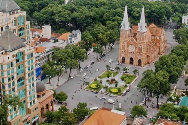Đưa 10 cây thánh giá của Nhà thờ Đức Bà Sài Gòn sang Bỉ phục chế - Ảnh 3.