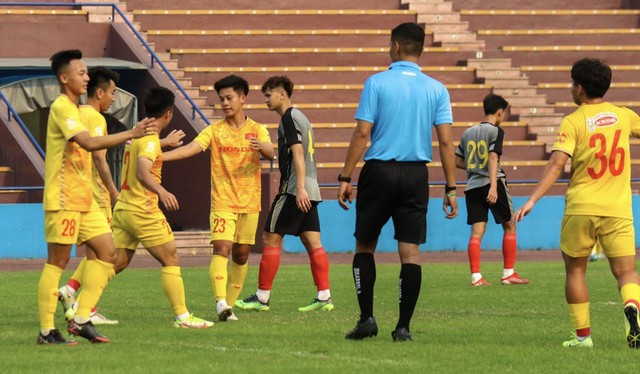 'Xuân Trường đệ nhị' thừa nhận cuộc cạnh tranh rất căng thẳng ở U.23 Việt Nam - Ảnh 1.