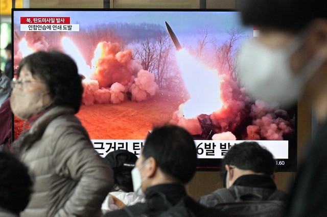 Triều Tiên phóng tên lửa liên lục địa trước thềm hội nghị lãnh đạo Hàn-Nhật - Ảnh 1.