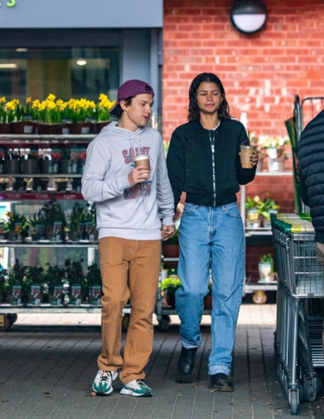 ‘Người Nhện’ Tom Holland hẹn hò Zendaya ở London - Ảnh 1.