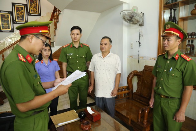 Ninh Thuận: Khởi tố, bắt tạm giam Giám đốc Trung tâm đăng kiểm xe cơ giới 85-02D - Ảnh 1.