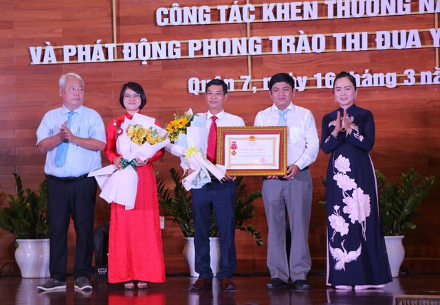 TP.HCM: Q.7 cùng nhân dân thực hiện phong trào thi đua yêu nước - Ảnh 3.