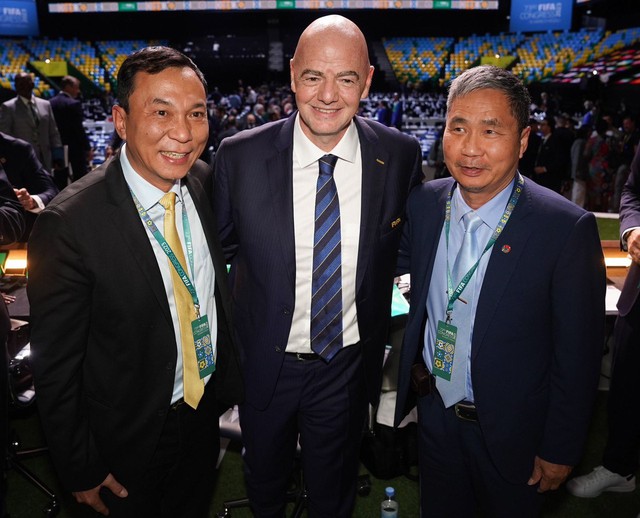 Ông Gianni Infantino tái đắc cử Chủ tịch FIFA nhiệm kỳ mới, Chủ tịch VFF chúc mừng - Ảnh 2.
