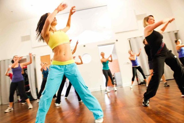 Giảm cân, tăng cơ, eo nhỏ từ những điệu nhảy Zumba sôi động - Ảnh 9.