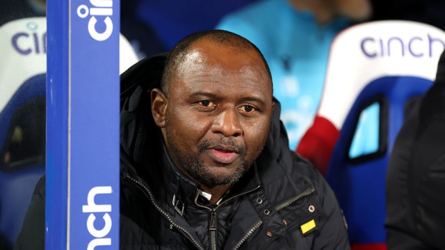 Patrick Vieira bị Crystal Palace sa thải sau 11 trận liên tiếp không thắng - Ảnh 1.