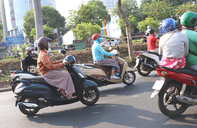 Cẩn thận khi trùm kín mít từ đầu đến chân để chống nắng - Ảnh 1. Cẩn thận khi trùm kín mít từ đầu đến chân để chống nắng - Ảnh 1.