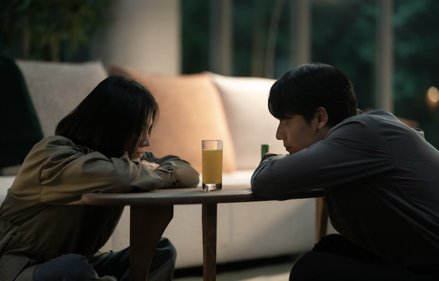 Lý do Song Hye Kyo và phi công kém 14 tuổi trong ‘The Glory 2’ bị chê - Ảnh 1.