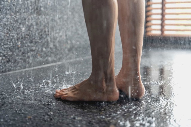 Chuyên gia chỉ cách tắm đúng giúp bảo vệ sức khoẻ - Ảnh 1.