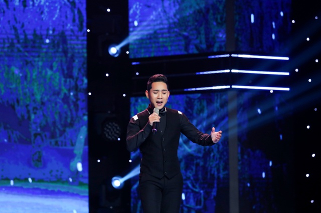 Chàng trai hát nhạc Lam Phương bị Thái Châu nhắc nhở  - Ảnh 2.
