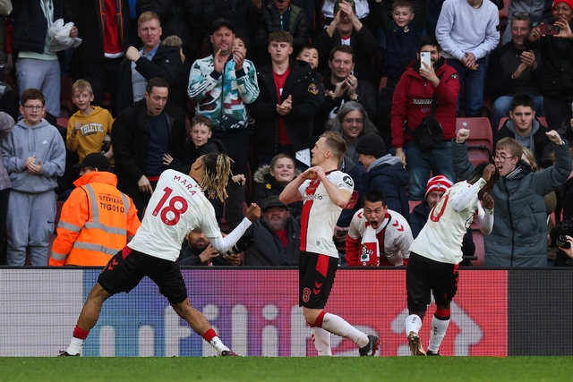 Ngoại hạng Anh: Tottenham hòa choáng váng, Chelsea lại chia điểm trên sân nhà - Ảnh 1.