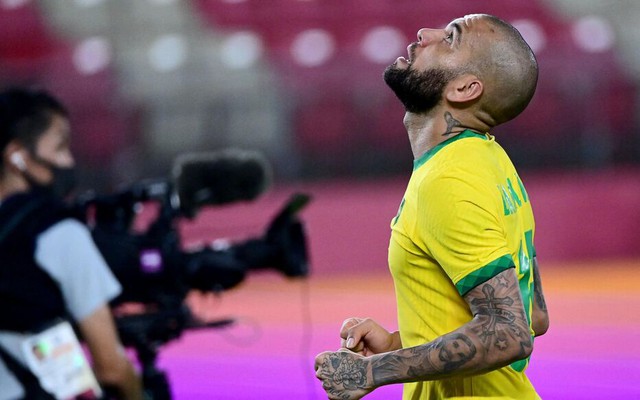 Hậu vệ huyền thoại Dani Alves tuyệt thực trong tù - Ảnh 1.