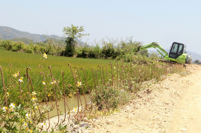 Vì sao dự án đê bao ngăn lũ sông Krông Ana thiếu trăm ngàn khối đất đắp?  - Ảnh 1.