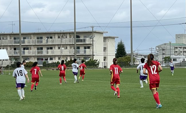 U.17 nữ Việt Nam thắng đậm U.17 nữ Okinawa 10-0 - Ảnh 2.