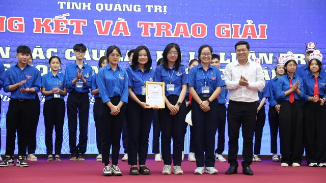 Bạn trẻ Quảng Trị thi lý luận trong trường học - Ảnh 2.