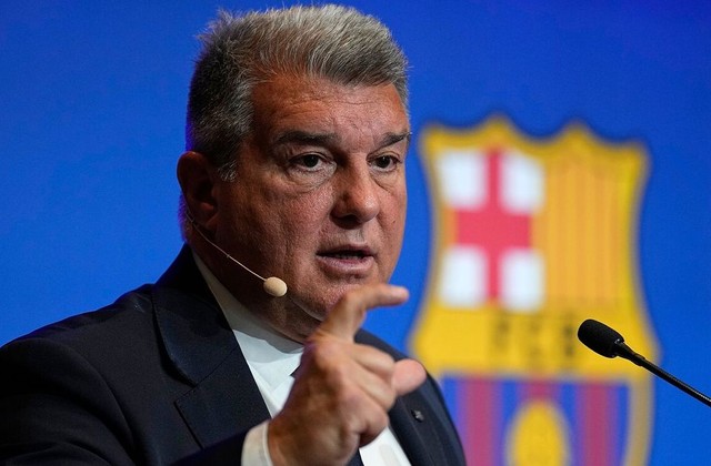 Chủ tịch CLB Barcelona phản ứng mạnh ngay trước trận ‘Siêu kinh điển’ gặp Real Madrid - Ảnh 1.