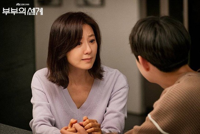 ‘Nữ hoàng phim ngoại tình’ Hàn Quốc Kim Hee Ae tái xuất - Ảnh 3.