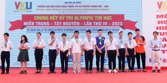 Đà Nẵng: Sôi nổi kỳ thi &quot;Olympic Tin học miền Trung - Tây Nguyên&quot; - Ảnh 2.