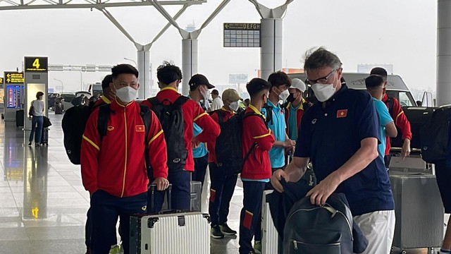 U.23 Việt Nam đến sân bay, chuẩn bị lên đường dự Doha Cup 2023 - Ảnh 1.