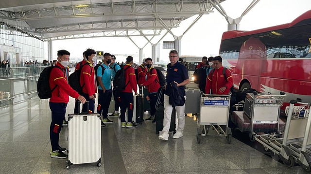 U.23 Việt Nam đến sân bay, chuẩn bị lên đường dự Doha Cup 2023 - Ảnh 5.