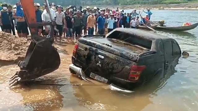 Quảng Ngãi: Tìm thấy ô tô mất tích sau hơn 3 tháng dưới đáy sông Trà Khúc - Ảnh 3.