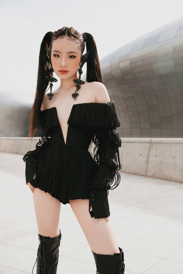 Diện thiết kế của Công Trí, Bảo Hà xuất hiện ấn tượng tại Seoul Fashion Week 2023 - Ảnh 4.