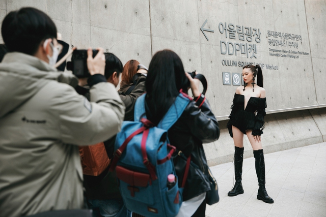 Diện thiết kế của Công Trí, Bảo Hà xuất hiện ấn tượng tại Seoul Fashion Week 2023 - Ảnh 8.