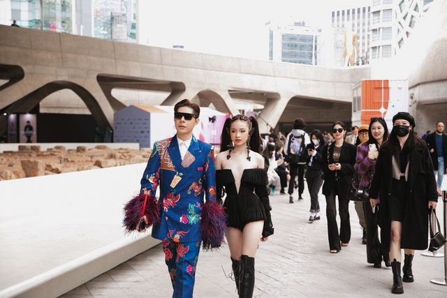 Diện thiết kế của Công Trí, Bảo Hà xuất hiện ấn tượng tại Seoul Fashion Week 2023 - Ảnh 10.