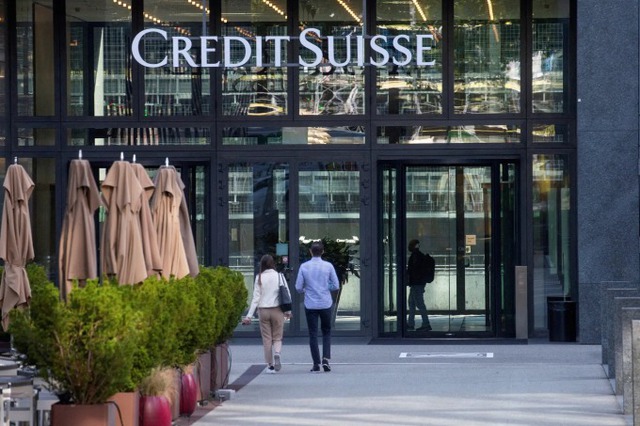 Credit Suisse trước áp lực sáp nhập UBS - Ảnh 1.