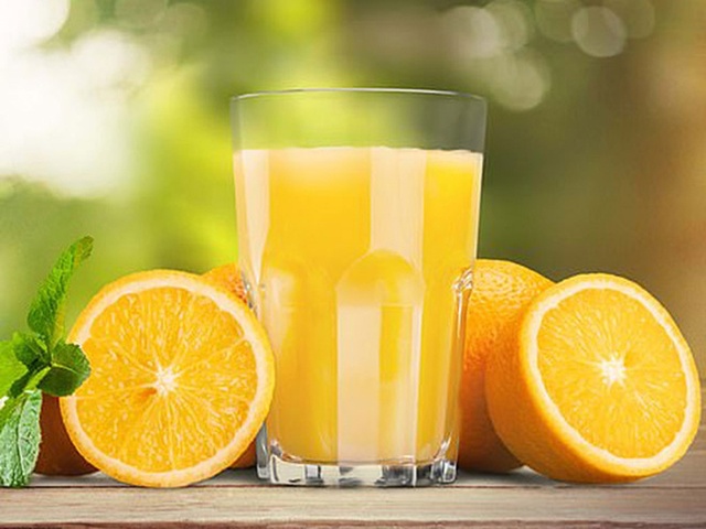 Bác sĩ 24/7: Uống nước cam lúc nào tốt cho sức khỏe nhất? - Ảnh 1.