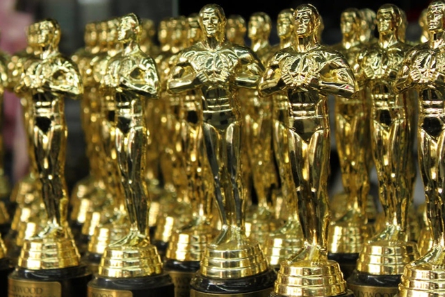Trước thềm Oscar 2023: Vượt qua tranh cãi, hướng đến khán giả hơn - Ảnh 1.