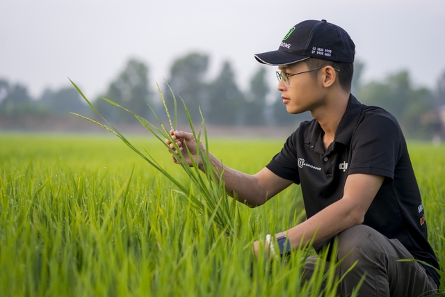 Làm phi công nông nghiệp là gì mà người trẻ thích thú? - Ảnh 2.