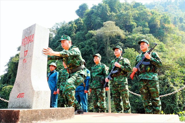 Cột mốc chủ quyền đặc biệt: Mốc đầu nguồn sông Đà - Ảnh 3.