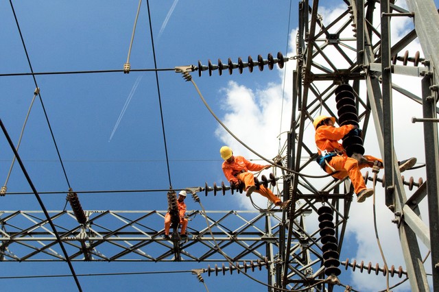 Điện lực miền Nam đảm bảo cung cấp điện an toàn, ổn định - Ảnh 2.