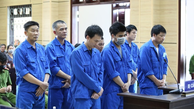 Tây Ninh: Tuyên phạt 7 bị cáo trong đường dây buôn lậu đường, gỗ qua biên giới - Ảnh 1.