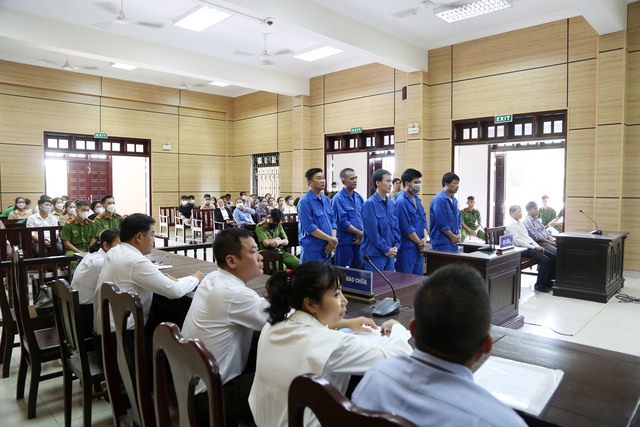 Tây Ninh: Tuyên phạt 7 bị cáo trong đường dây buôn lậu đường, gỗ qua biên giới - Ảnh 2.