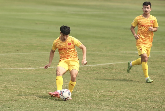 Văn Tùng: ‘HLV Troussier muốn U.23 Việt Nam chơi ban bật’ - Ảnh 4.