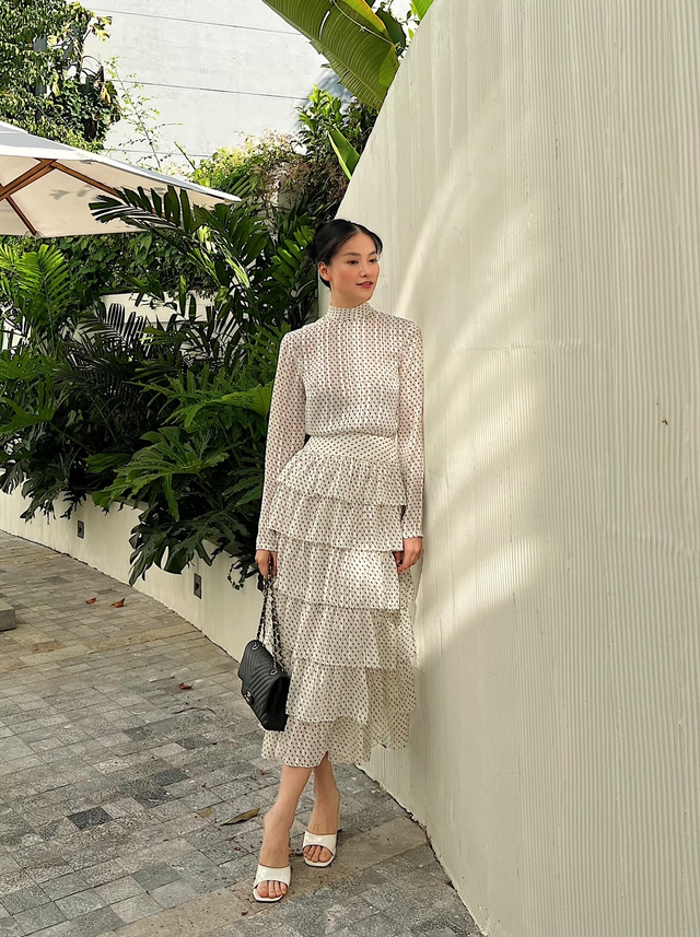 Váy áo bánh bèo thanh lịch của hoa hậu Phương Khánh - Ảnh 2.