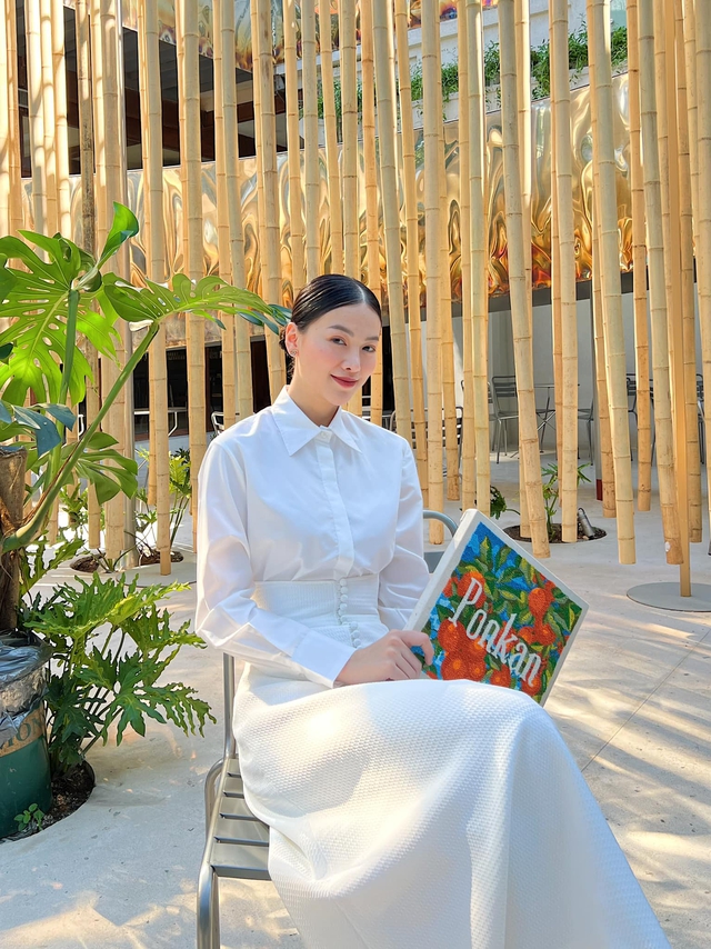 Váy áo bánh bèo thanh lịch của hoa hậu Phương Khánh - Ảnh 10. Váy áo bánh bèo thanh lịch của hoa hậu Phương Khánh - Ảnh 10.