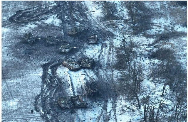 Quân Nga đại bại trong trận chiến xe tăng ‘lớn nhất’ ở Ukraine? - Ảnh 1.