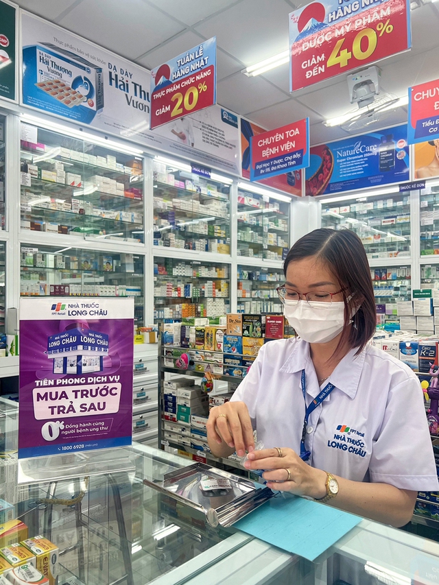 Lần đầu tiên xuất hiện dịch vụ trả góp hóa đơn mua thuốc tại FPT Long Châu - Ảnh 4.