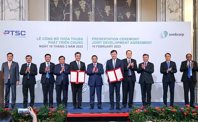 Lễ trao Thỏa thuận phát triển chung giữa Tổng công ty Cổ phần Dịch vụ Kỹ thuật Dầu khí (PTSC - Việt Nam) và Tập đoàn Sembcorp (Singapore)